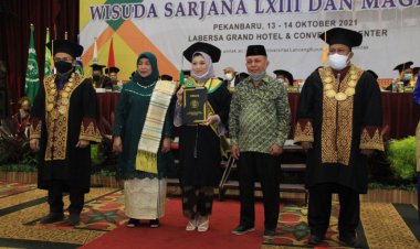 Unilak Pekanbaru Wisuda 862 Orang S1 dan S2