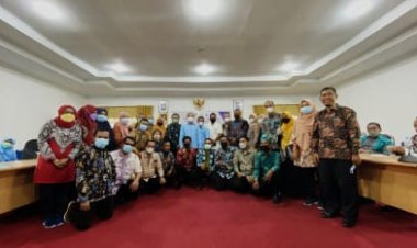 Wan Muhammad Hasyim Lantik Pengurus IKA Faperika-Unri