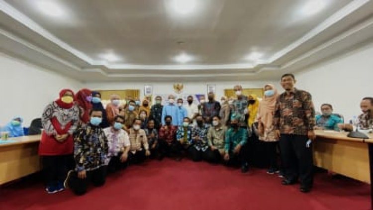 Wan Muhammad Hasyim Lantik Pengurus IKA Faperika-Unri