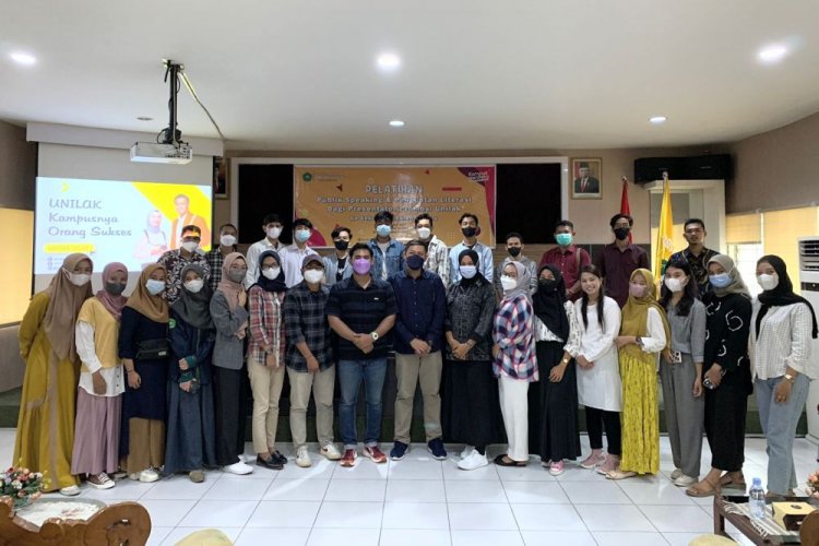 Media Promosi Unilak Latih Mahasiswa Penerima Beasiswa Publik Speaking