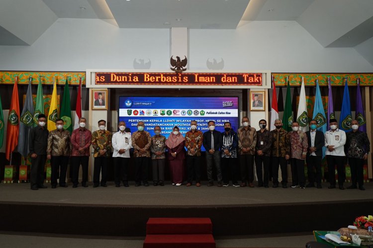Majukan Kualitas Pendidikan Tinggi, 15 PTS dan PTN Wilayah 10 Teken MoU dan MoA
