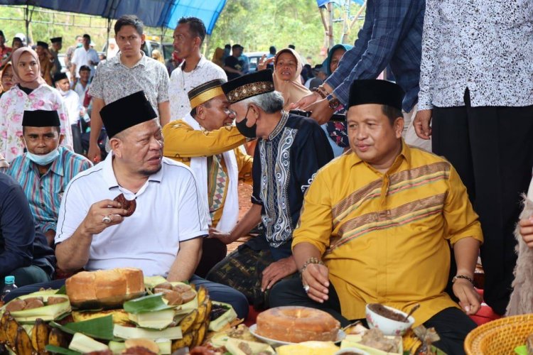 AA LaNyalla Mahmud Mattalitti Kunjungi Tetua Kampung di Kabupaten Muna