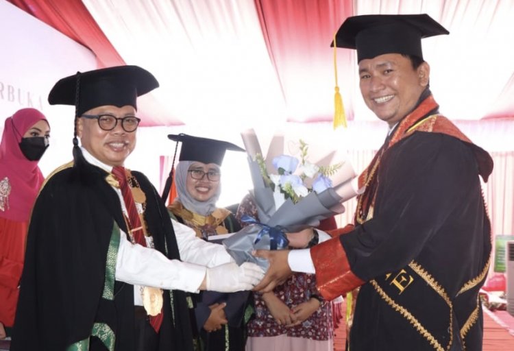 Sebanyak 459 mahasiswa UMRI Diwisuda