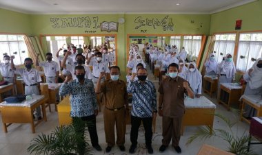 Jemput Calon Mahasiswa Baru, Rektor Unilak MoU dengan SMA 16 Pekanbaru