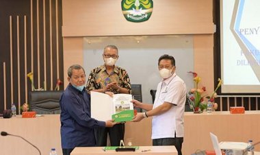 Rektor Universitas Riau Serahkan DIPA RKAKL