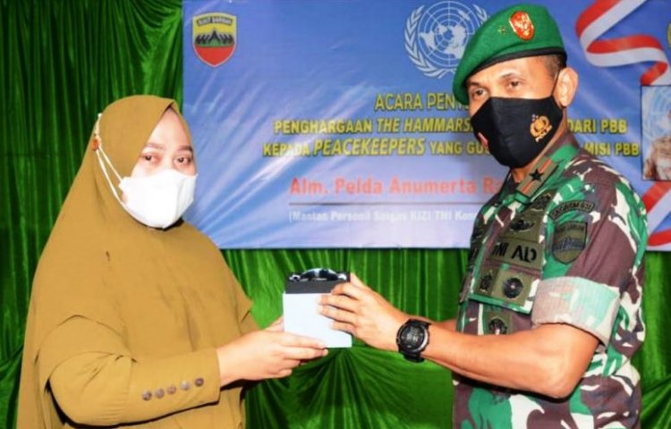 Diserahkan Danrem 031/WB, Pelda Anumerta Rama Wahyudi Terima Penghargaan PBB