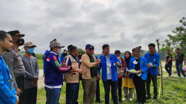 BEM UIR Adakan Penghijauan Lingkungan di Istana Sayap