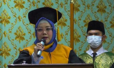 Okfalisa Putri Melayu Pertama Jadi Profesor IT di Riau