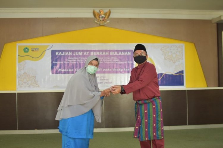 Rektor Unilak Lepas Titin Sundari yang Masuki Purna Tugas Setelah 36 Tahun Mengabdi