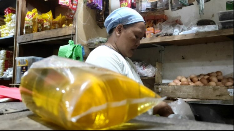 Mulai Hari Ini Minyak Goreng Curah Rp11.500 per Liter Didistribusikan di Pasar Tradisonal di Pekanbaru