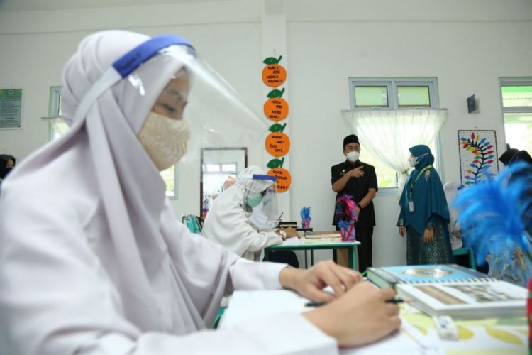 83 Siswa tak Lulus, Tingkat Kelulusan SMK di Riau Capai 99,67 Persen