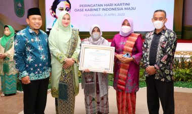 Dedikasikan Diri Sebagai Penggiat Sosial Budaya, Chairani Warga Tualang  Diganjar Penghargaan oleh Iriana Jokowi di Hari Kartini