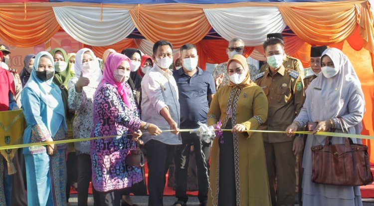 Bupati Rokan Hilir Afrizal Sintong Buka Pasar Takjil Semarak Ramadhan