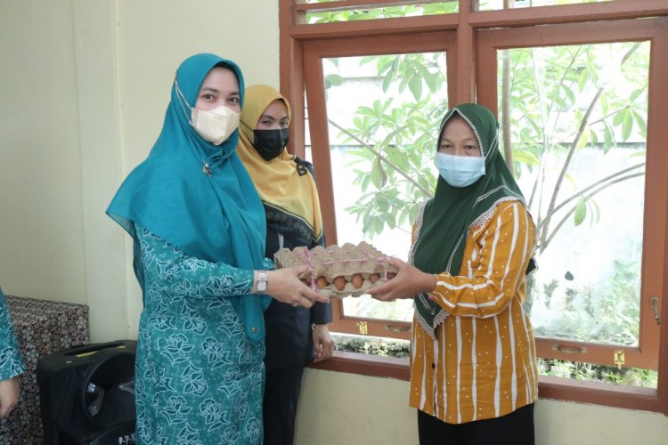 TP PKK Siak Salurkan Bantuan Sembako dari BRK untuk 40 Warga Kerinci Kanan