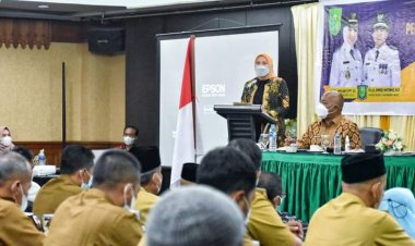 Kades Baru Inhu Dapat Pembekalan Awal Masa Jabatan, Bupati Ingatkan Tantangan di  Era Disrupsi