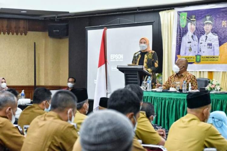 Kades Baru Inhu Dapat Pembekalan Awal Masa Jabatan, Bupati Ingatkan Tantangan di  Era Disrupsi