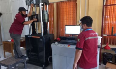Labor Teknik Mesin UIR Miliki Universal Testing Machine dengan Kapasitas Terbesar