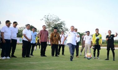 Gubernur Riau Kagumi Lapangan Sepadan Pendalian, Berstandar Internasional Dibangun Dari Dana Desa