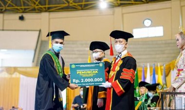 Wisuda Periode II Tahun 2022 Universitas Islam Riau, Furizal Raih IPK 3,97