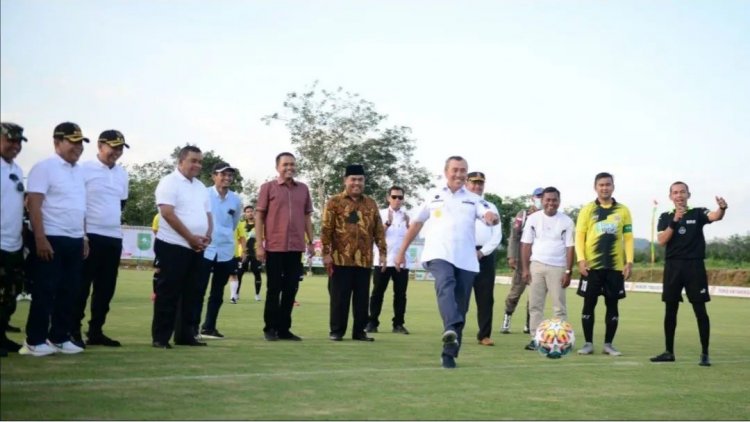 Gubernur Riau Kagumi Lapangan Sepadan Pendalian, Berstandar Internasional Dibangun Dari Dana Desa