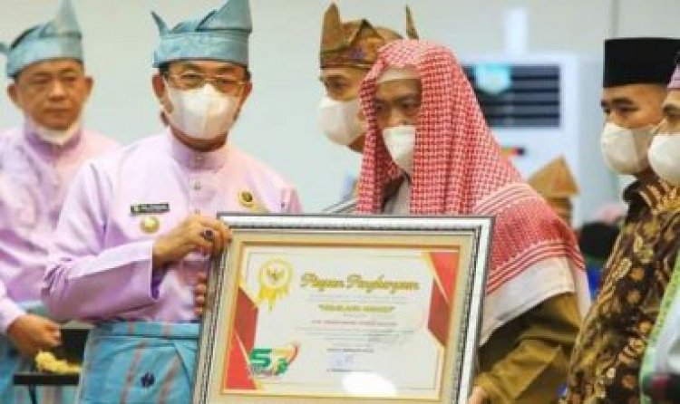 Paripurna Istimewa Peringatan Milad ke-57 Inhil Diwarnai Pemberian Award Gemilang