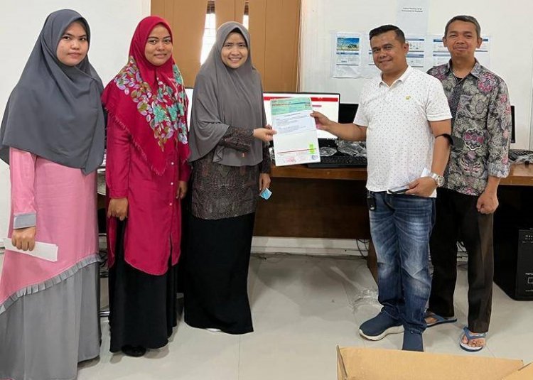 Perpustakaan Universitas Abdurrab Terima Tiga Set Komputer dari Perpustakaan Nasional