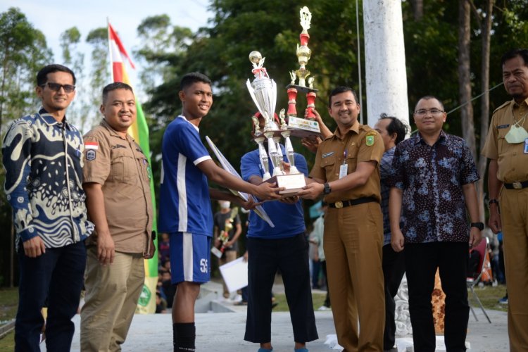 SMA Olahraga Pekanbaru Juara 1, Kadispora Riau Tutup Turnamen Unilak Cup 2022