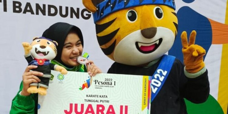 Atlet Karate Queen Laila Zuqi Sumbangkan Medali Perak Bagi UIN Suska Riau di PESONA I PTKN 2022