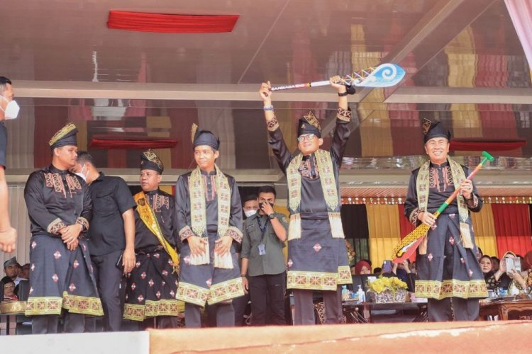 Menteri Pariwisata dan Ekonomi Kreatif Buka Festival Pacu Jalur 2022 di Teluk Kuantan