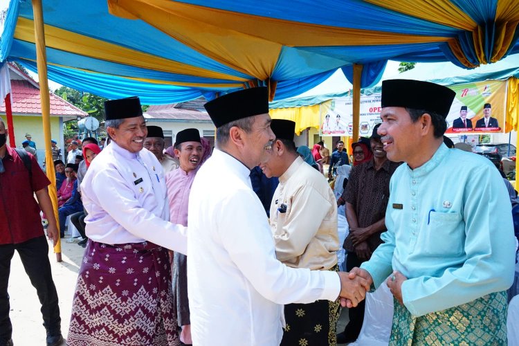 122 BUMKam dan Pemerintah Kampung di Siak Terima Bankeu Khusus dari Pemprov Riau