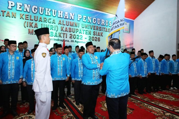 Dikukuhkan Sebagai Ketua IKA UNRI Siak, Alfedri Komitmen Gerakkan Alumni Berdaya Guna