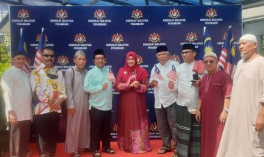 Sempena Peringatan 65 Tahun Kemerdekaan Malaysia, Rektor Umri Kunjungi Konsulat Malaysia