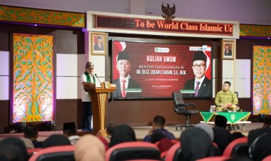 Menteri Perdagangan Zulkifli Hasan Beri Kuliah Umum di UIR