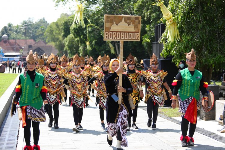 Kemendikbudristek Gelar Kirab Budaya Nyawiji Nunggal Rasa di Borobudur