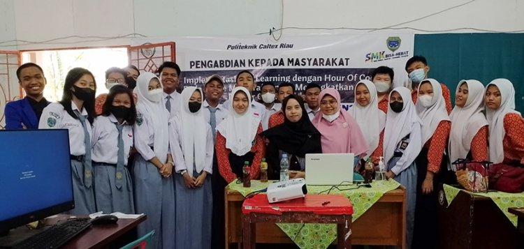 Tim PSTRK Politeknik Caltex Riau Berikan Pelatihan Programming di SMKN 1 Dumai