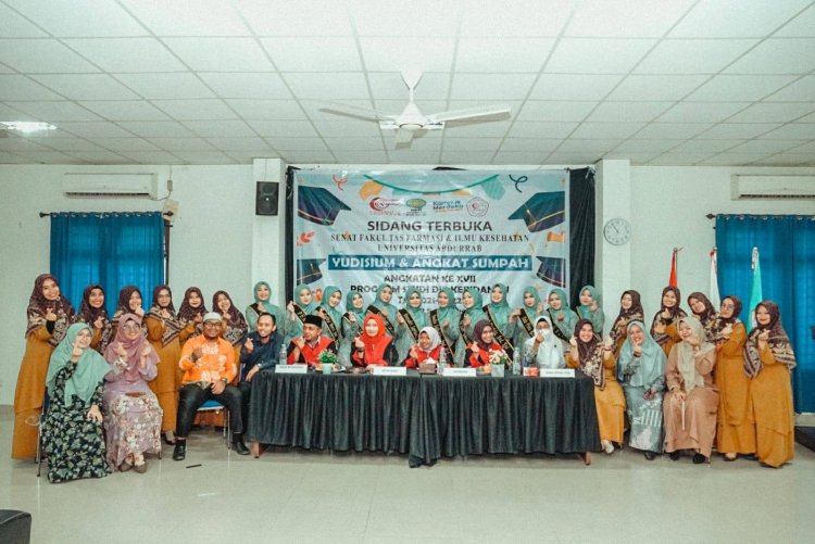 Prodi D3 Kebidanan Universitas Abdurrab Gelar Yudisium dan Angkat Sumpah Angkatan XVII