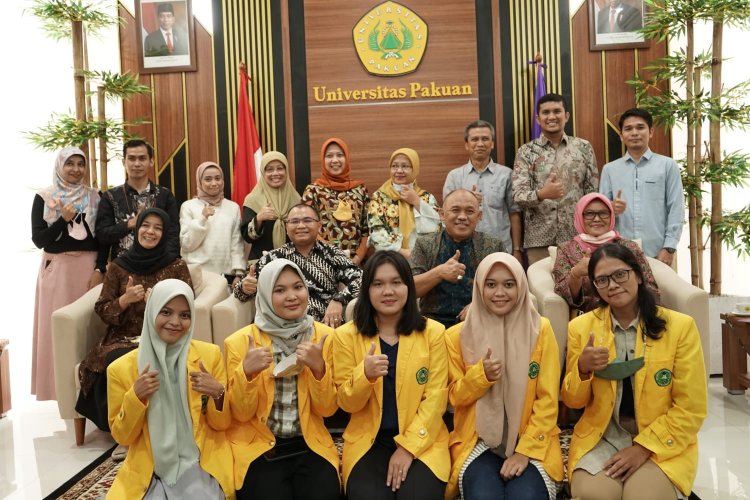 Rektor Unilak Dr Junaidi Antar Lima Mahasiswa Kuliah di Universitas Pakuan Bogor