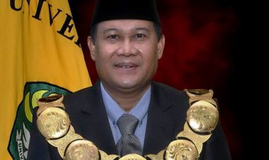 Rektor Unri Aras Mulyadi Kukuhkan Empat Profesor Baru