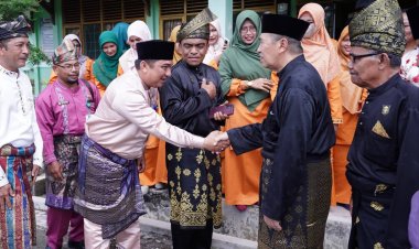 Gubri Syamsuar Tampung Aspirasi Guru Honorer dan Siswa SMAN 1 Siak Kecil