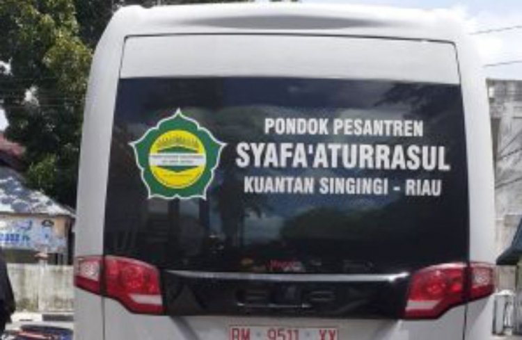 Pondok Pesantren Syafa'aturrasul Kuansing Terima Bantuan Mobil Oprasional dari Gubri