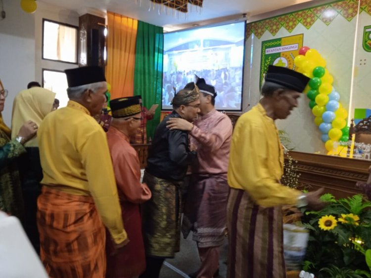 Plt Bupati Kuansing Persilahkan Rektor UNIKS Manfaatkan Gedung Baru