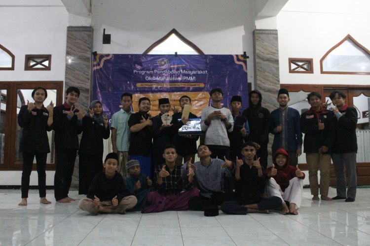 Mahasiswa PMM UMM Menyalurkan Donasi Masyarakat Kepada Panti Asuhan Ulil Abshar