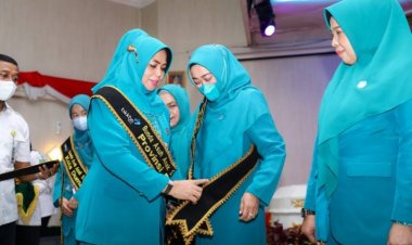Rasidah Alfedri Dilantik Menjadi Bunda Asuh Anak Stunting Siak