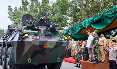 Pj Bupati Kampar Lepas Karnaval Alutsista, Meriahkan HUT ke-73 