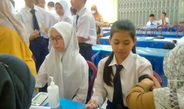 Antisipasi Penyakit Menular, Pelajar SMPN 14 Pekanbaru Periksa Kesehatan Sejak Dini