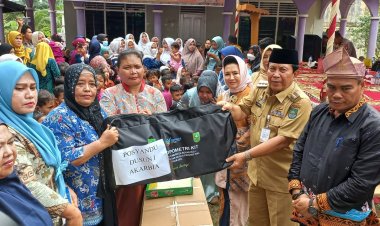 Wujudkan Generasi Cerdas, Bunda PAUD Rohul Berbagi Makanan Tambahan dan APE BKB