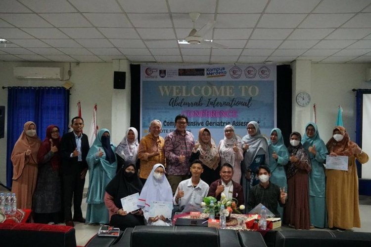 Prodi Fisioterapi Fakultas Farmasi dan Ilmu Kesehatan Universitas Abdurrab Gelar Seminar Internasional