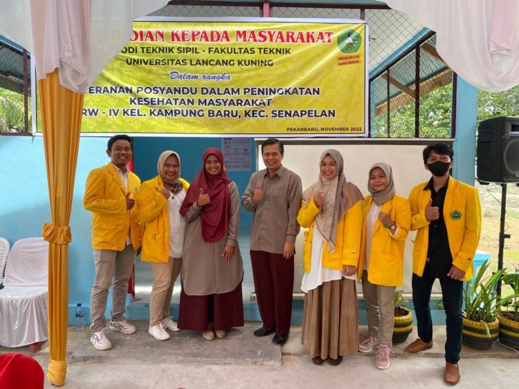 Tim Prodi Teknik Sipil Unilak Renovasi Lantai dan Toilet Posyandu Mekar Kuntum Bau Semerbak