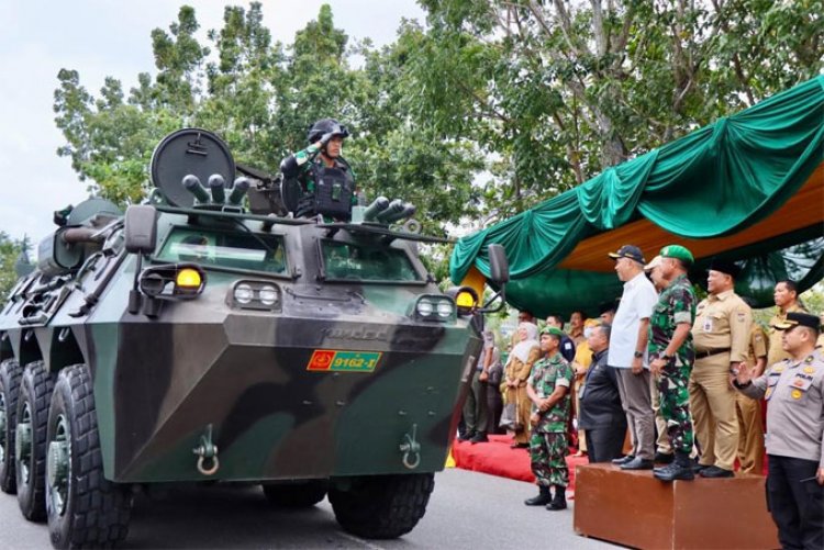 Pj Bupati Kampar Lepas Karnaval Alutsista, Meriahkan HUT ke-73