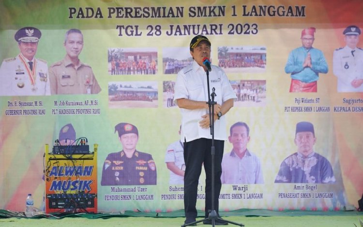 Gubri Syamsuar Resmikan SMK Swasta Tasik Indah Jadi SMK Negeri 1 Langgam